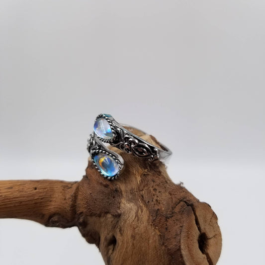 CHAKRA JEWELRY - Vintage Silver Carved Natural Moonstone Snake Ring