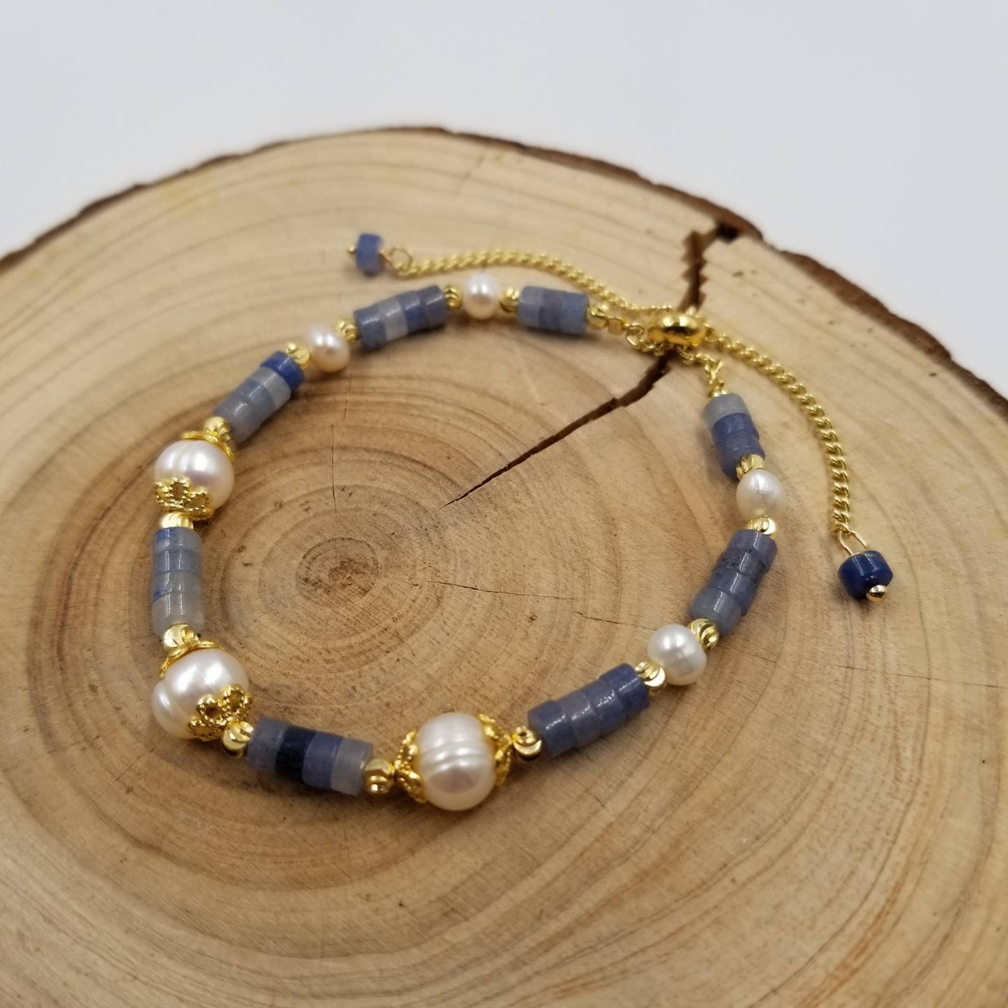 CHAKRA JEWELRY - Freshwater Pearl & Lapis lazuli Beaded Bracelet