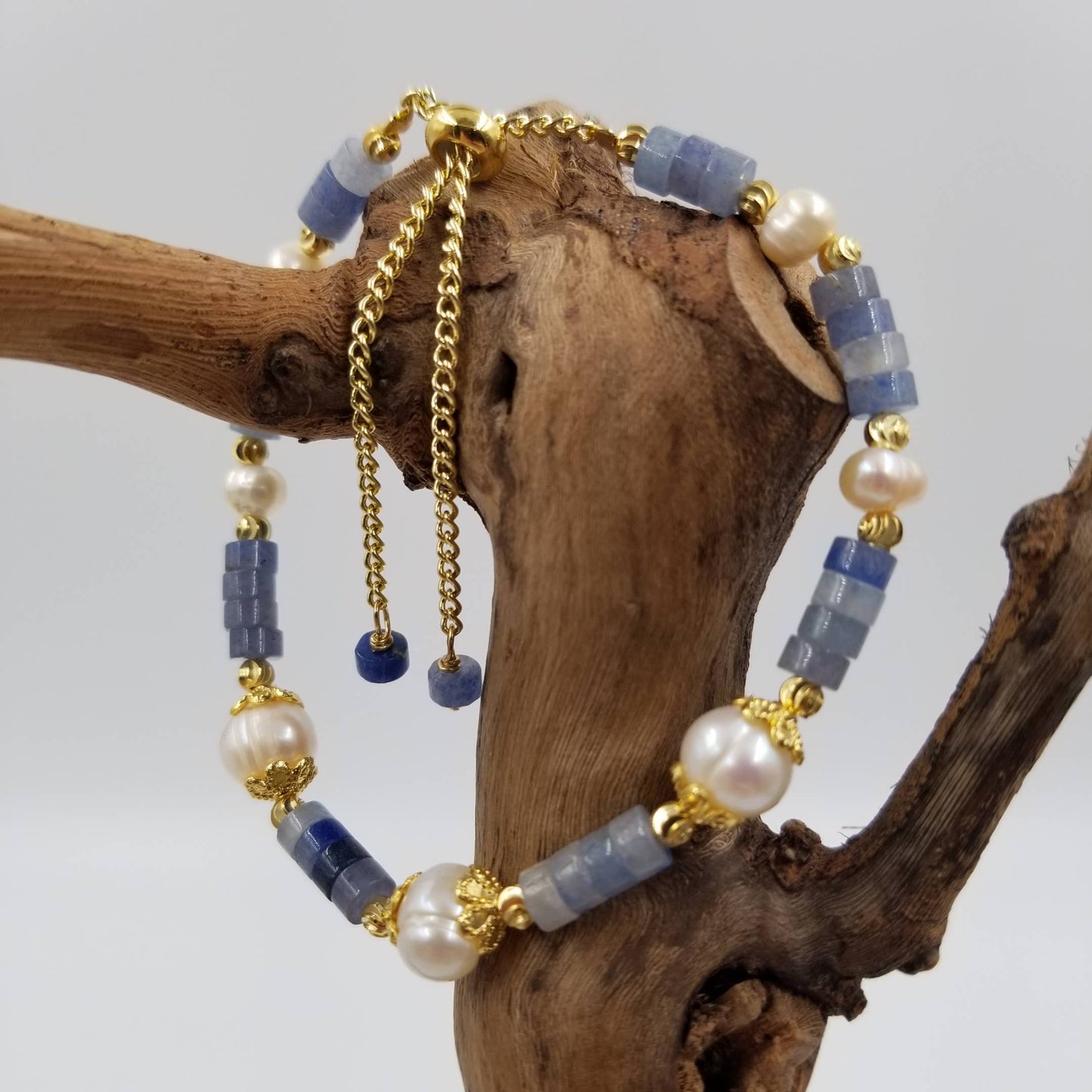CHAKRA JEWELRY - Freshwater Pearl & Lapis lazuli Beaded Bracelet