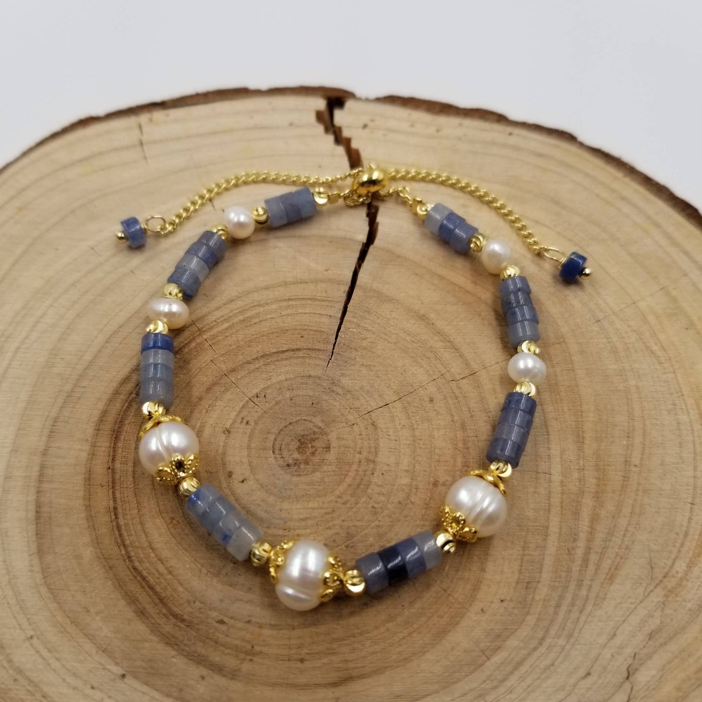 CHAKRA JEWELRY - Freshwater Pearl & Lapis lazuli Beaded Bracelet