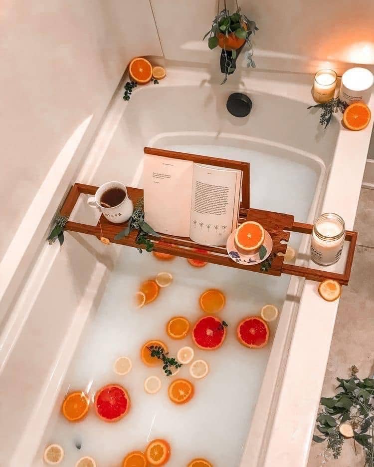 LVNDR Pure Essentials - Luxury Milk Bath